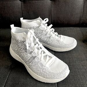 Skechers Womens Burst - Sweet Symphony - Size 7 White Sneakers